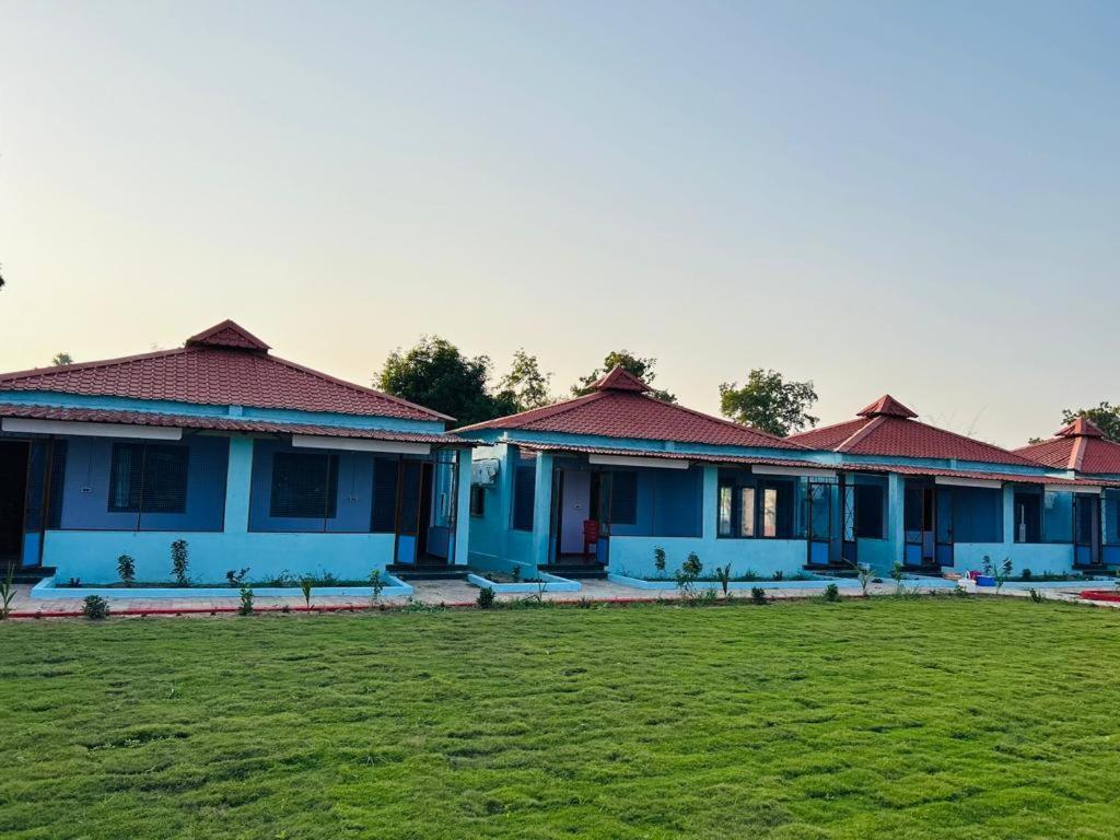 Vrundavan Home Stay And Village Resort Kevadia Exterior photo
